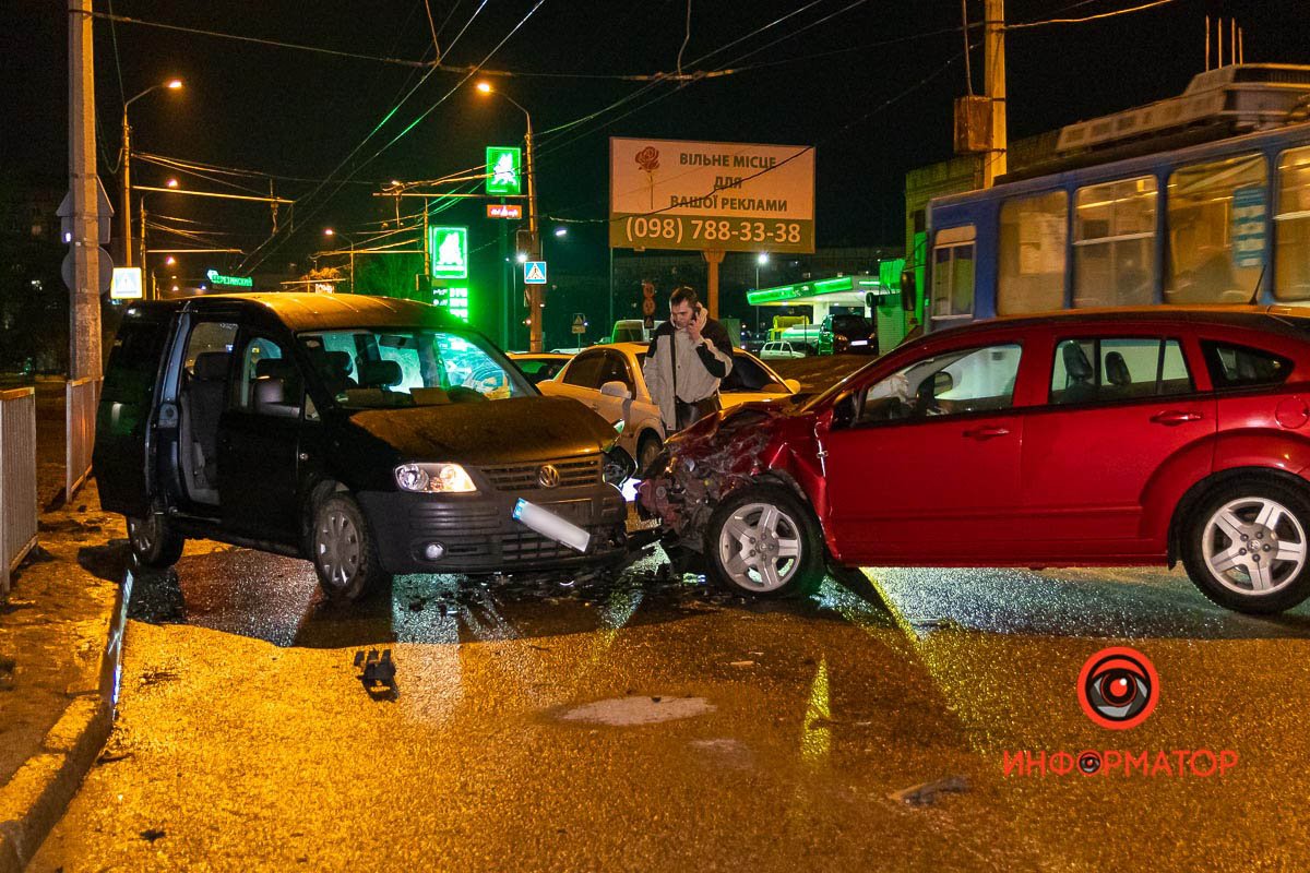 Без пострадавших, несмотря на серьезные повреждения автомобилей Без пострадавших, несмотря на серьезные повреждения автомобилей