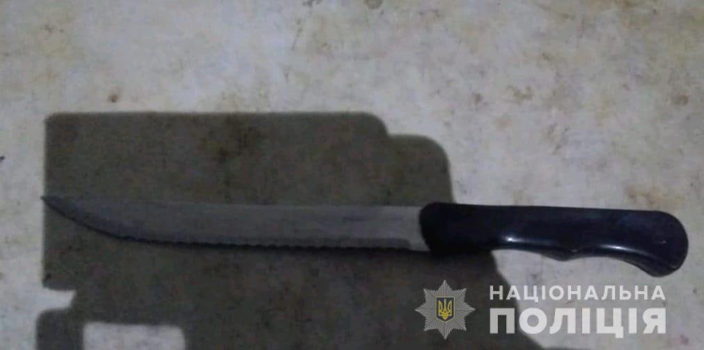 Мужчина схватил нож и несколько раз ударил знакомую Мужчина схватил нож и несколько раз ударил знакомую