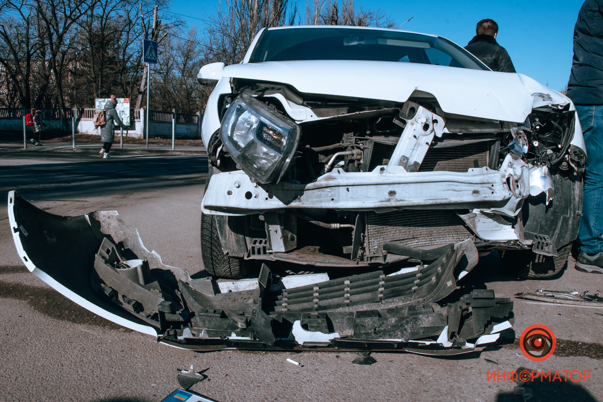 Авария произошла около 12:00 Авария произошла около 12:00