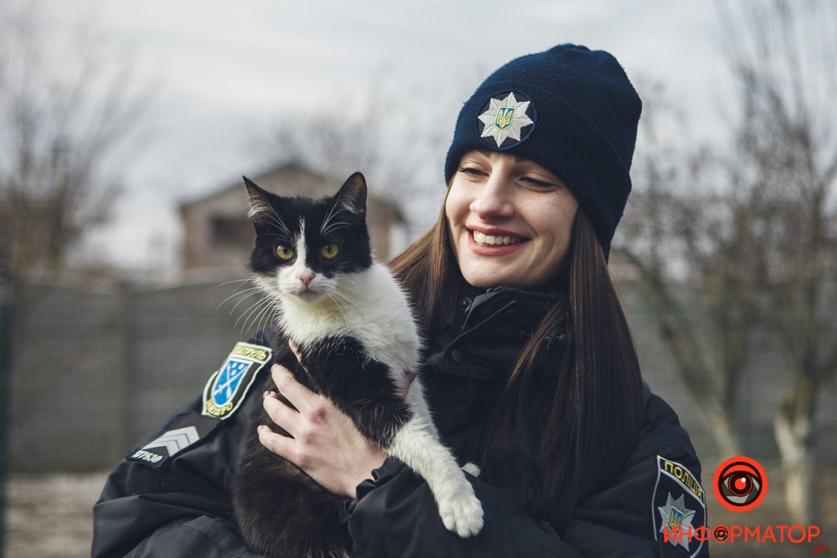 Военные, полицейские и спасатели снялись в фотосессии с бездомными животными в Днепре: классные фото 62