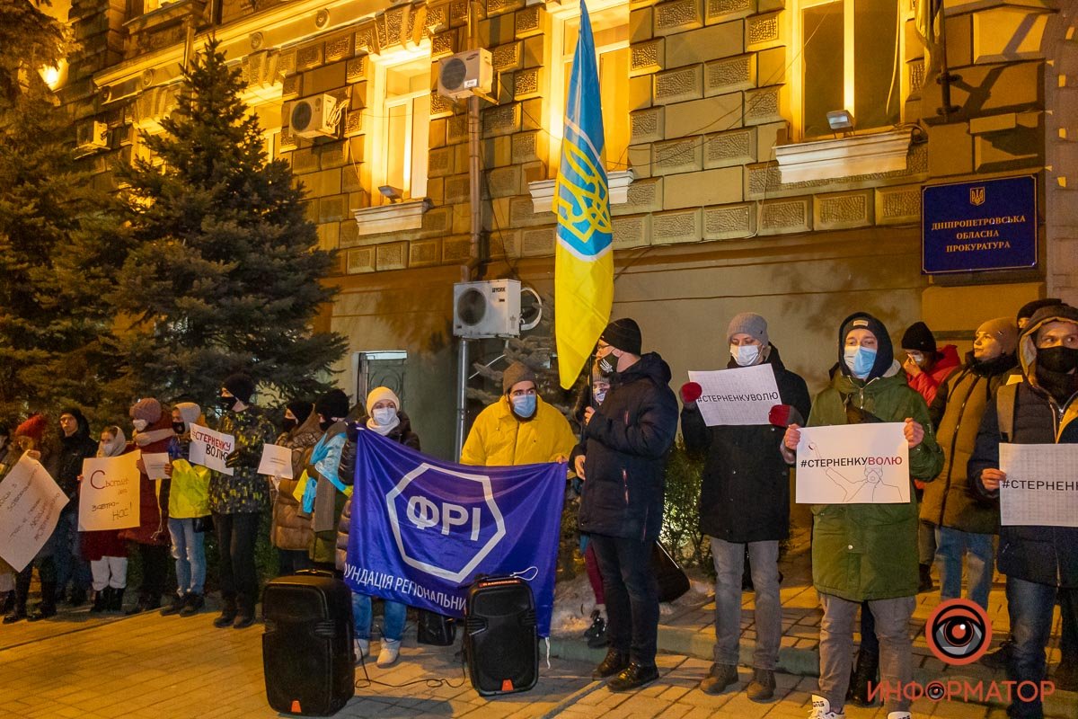В Днепре прошел митинг в поддержку одесского активиста Сергея Стерненко В Днепре прошел митинг в поддержку одесского активиста Сергея Стерненко
