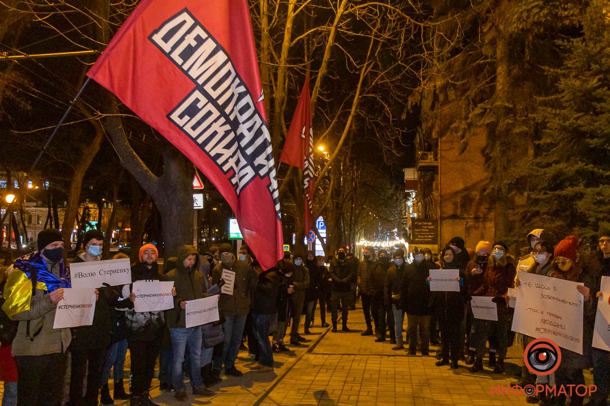 Активисты держали в руках плакаты с лозунгами в поддержку Сергея Активисты держали в руках плакаты с лозунгами в поддержку Сергея
