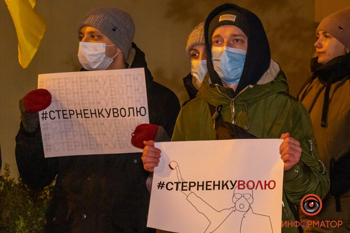 Люди выстраивались в очередь, чтобы поделиться своим мнением Люди выстраивались в очередь, чтобы поделиться своим мнением