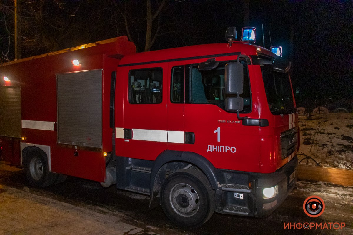На место оперативно направились сотрудники 1-ой и 19-ой пожарно-спасательной части, полицейские и медики На место оперативно направились сотрудники 1-ой и 19-ой пожарно-спасательной части, полицейские и медики