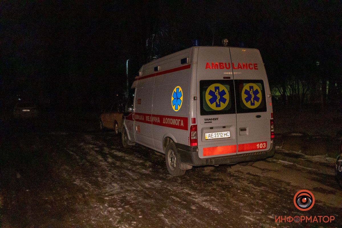 У подъезда дежурила карета скорой помощи У подъезда дежурила карета скорой помощи