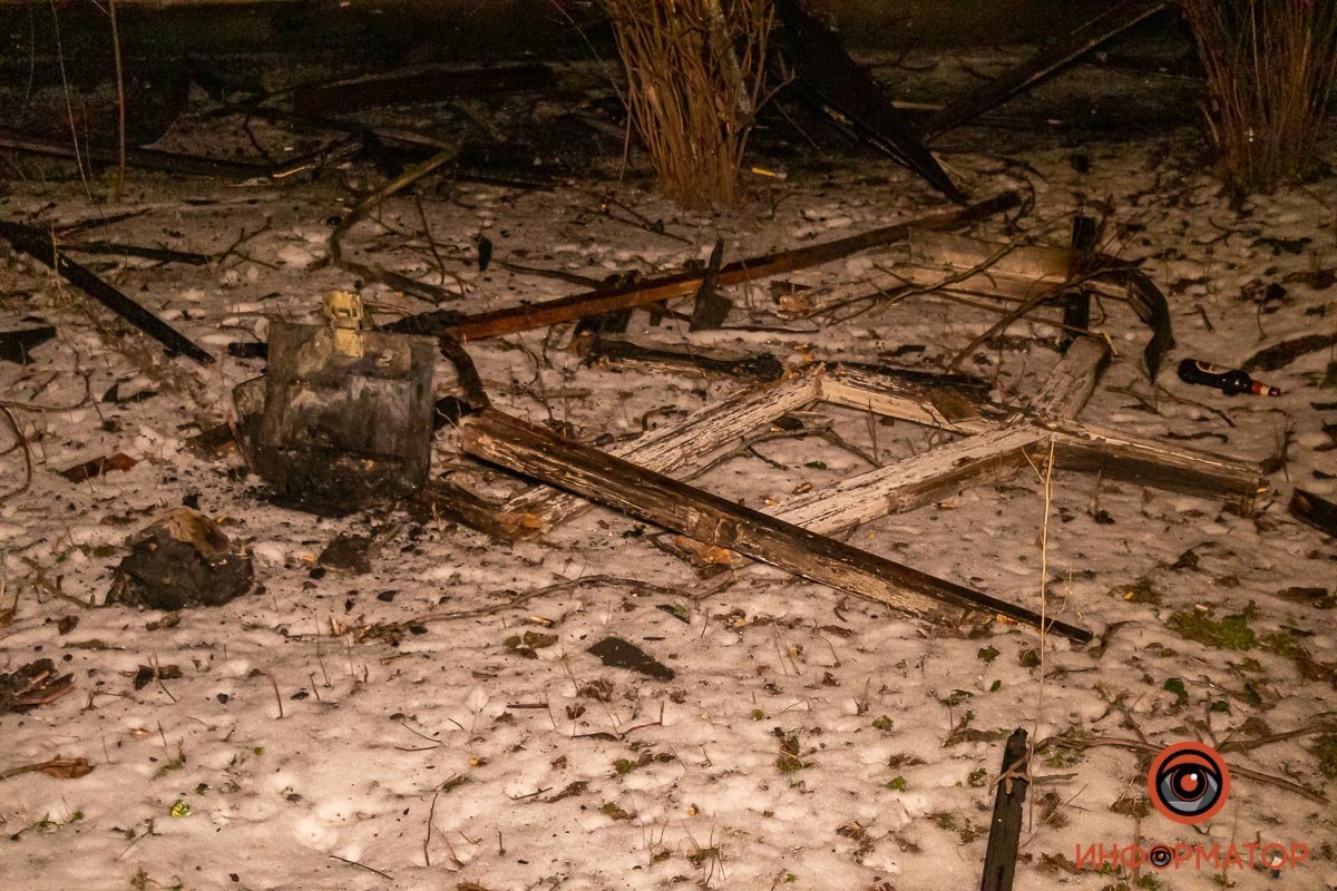 Разрушены деревянные конструкции балкона Разрушены деревянные конструкции балкона