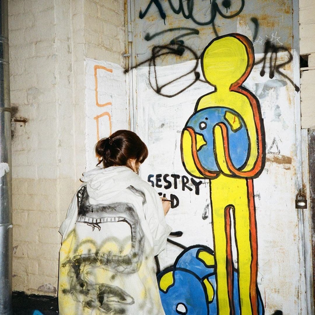 Приключения Йо-йо: художницы из Днепра оставляют по городу желтых человечков 9