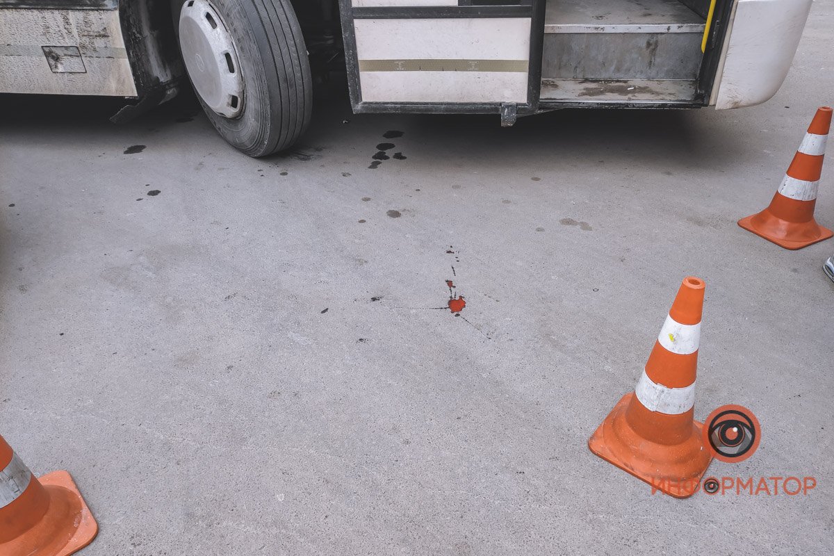 Возле "Нового центра" автобус сбил женщину Возле "Нового центра" автобус сбил женщину