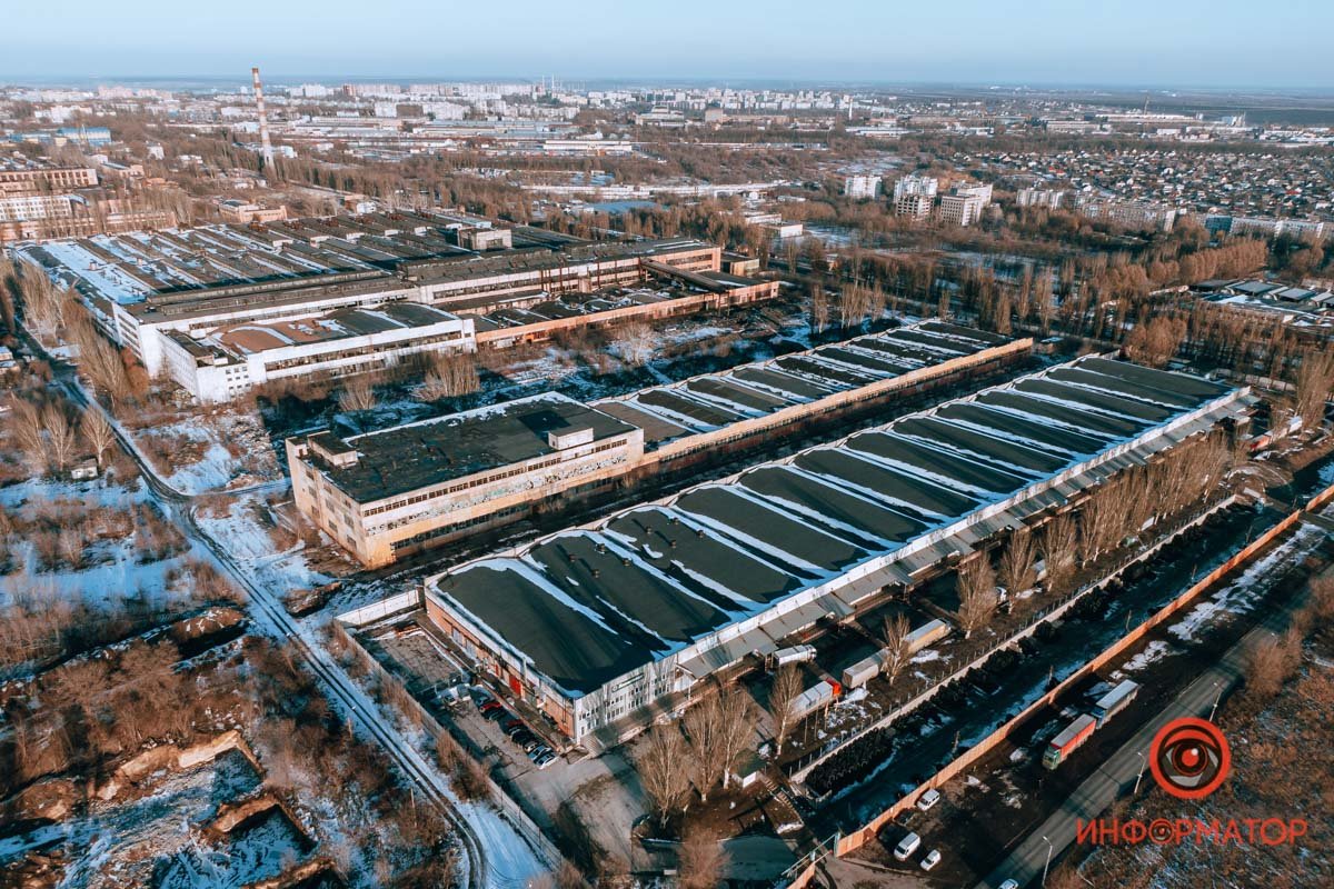 Гордо стоит Гордо стоит