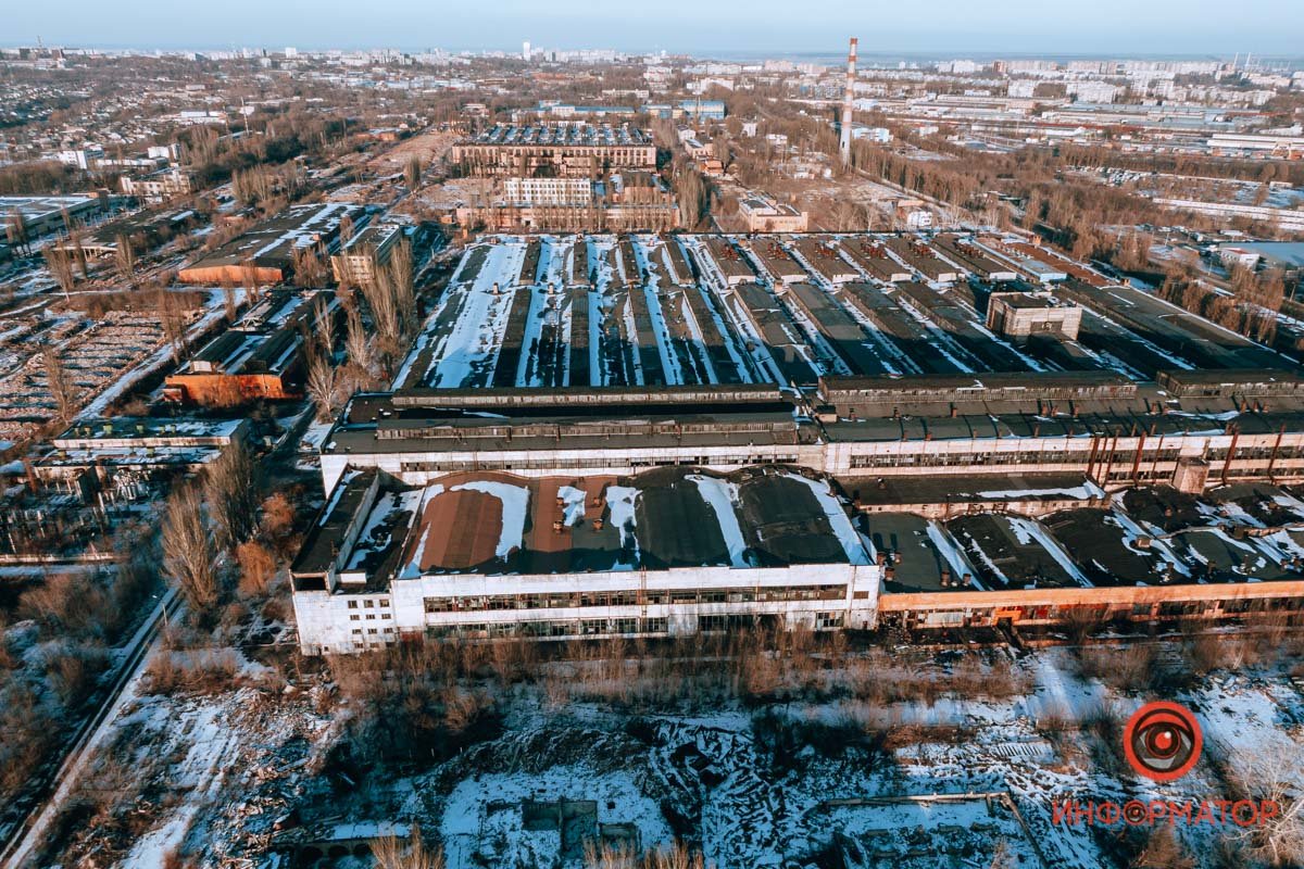 Завод начали строить в 1956-м Завод начали строить в 1956-м