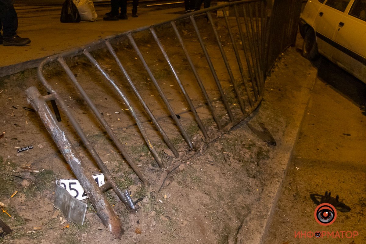 Он вышел из авто и побежал во дворы Он вышел из авто и побежал во дворы