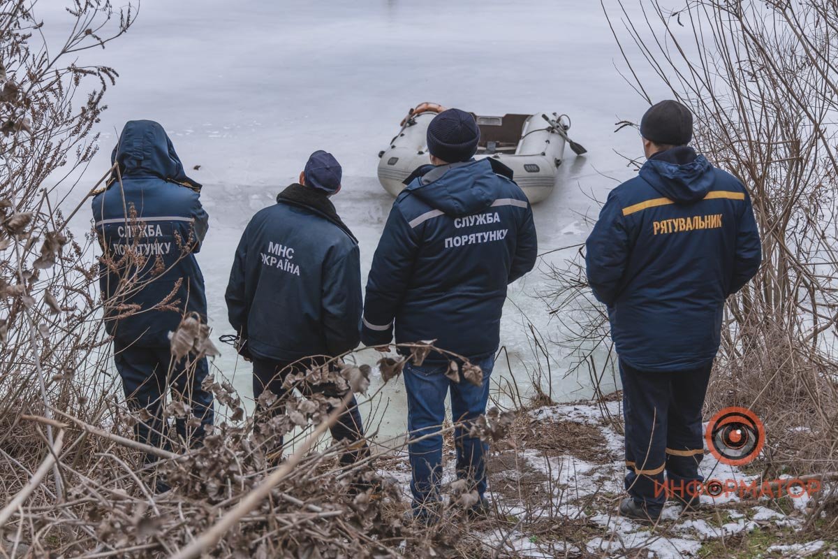 В Днепре под Кайдакским мостом откололась льдина с 6 рыбаками: их унесло течением на пару километров 9