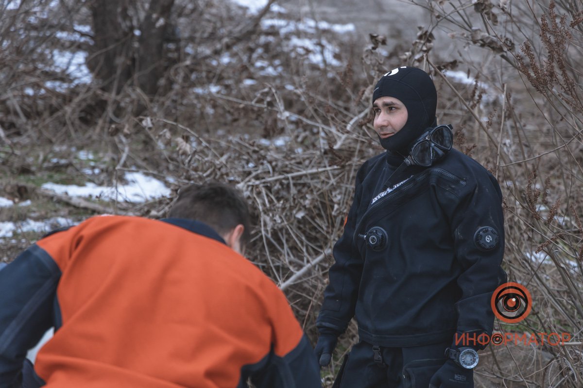 В Днепре под Кайдакским мостом откололась льдина с 6 рыбаками: их унесло течением на пару километров 14