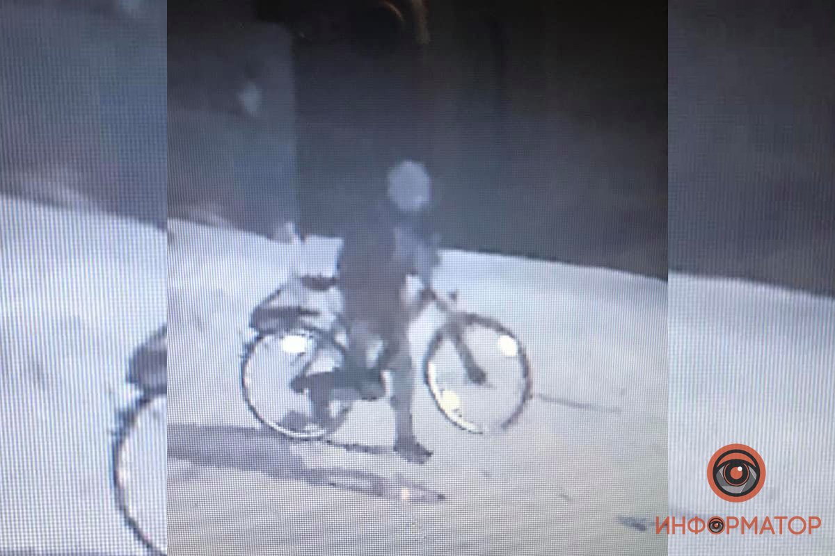 В Днепре мужчина украл велосипед с территории частного дома и попал на камеры видеонаблюдения 2