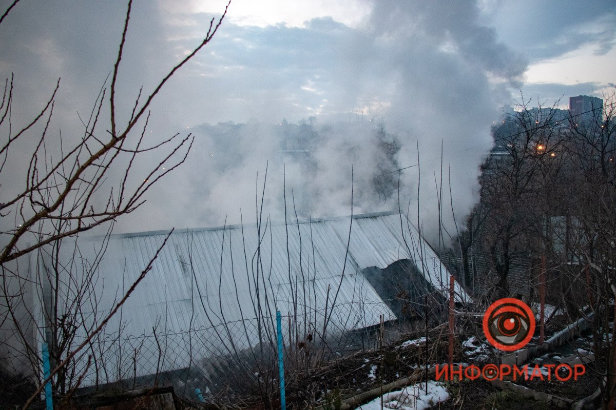 Горел дом по улице Ларионова Горел дом по улице Ларионова
