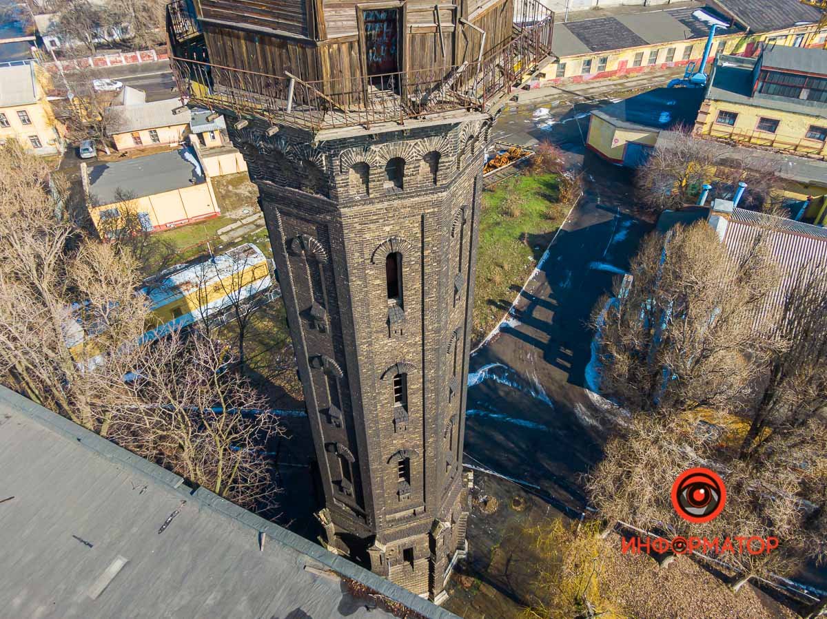 Высота более 36 метров Высота более 36 метров