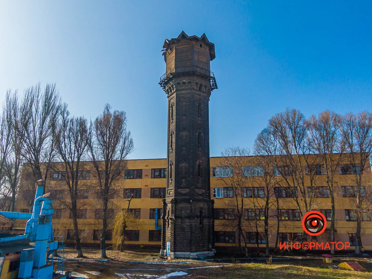 Восьмигранная, увенчанная восьмикатным шатром Восьмигранная, увенчанная восьмикатным шатром