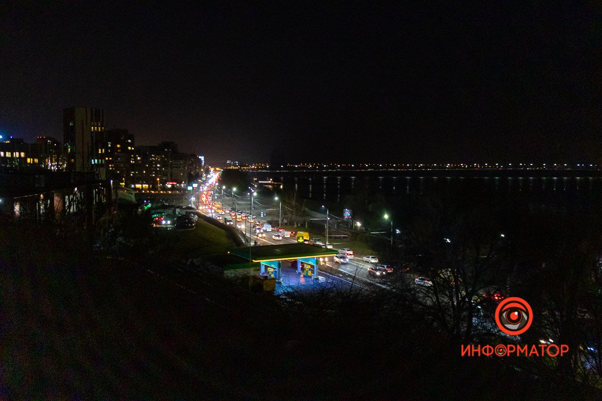 Набережная - золотая артерия в ночи Набережная - золотая артерия в ночи