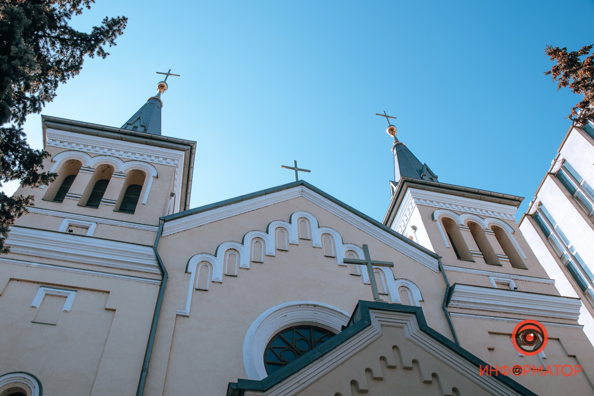 Костел на пр. Яворницкого в Днепре был построен в 1877 году Костел на пр. Яворницкого в Днепре был построен в 1877 году