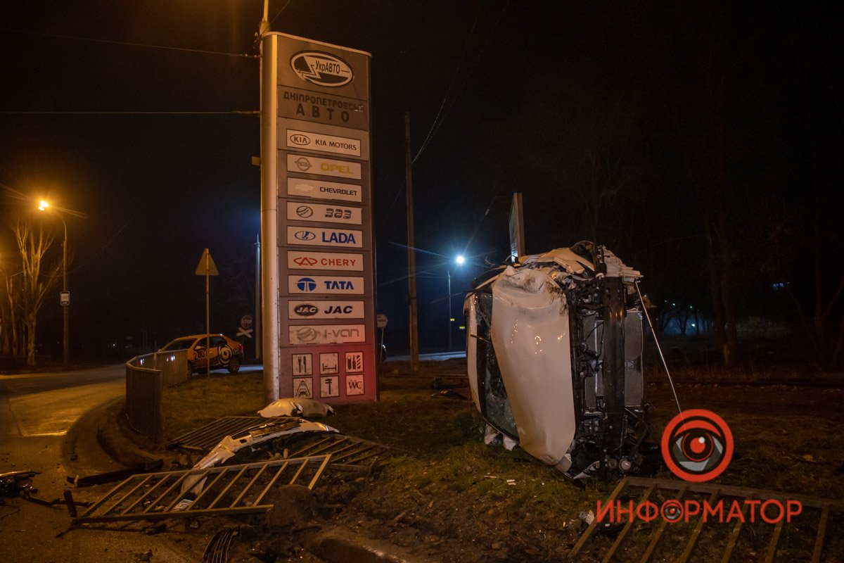 Авария произошла на пересечении Запорожского шоссе и улицы Аэропортовской Авария произошла на пересечении Запорожского шоссе и улицы Аэропортовской