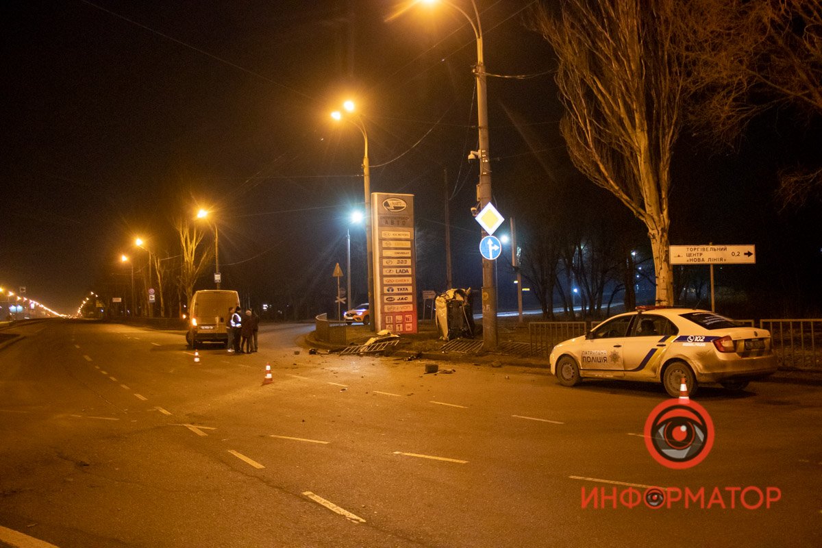 В салоне автомобиля остались следы крови В салоне автомобиля остались следы крови