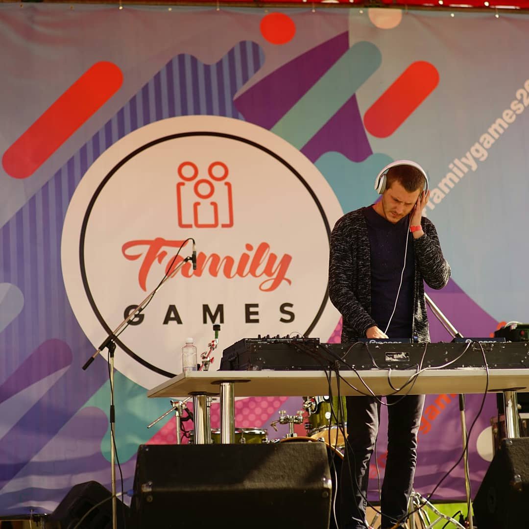 Хочу работать диджеем: парень из Днепра рассказал о праздниках, пьяных гостях и угрозах 1