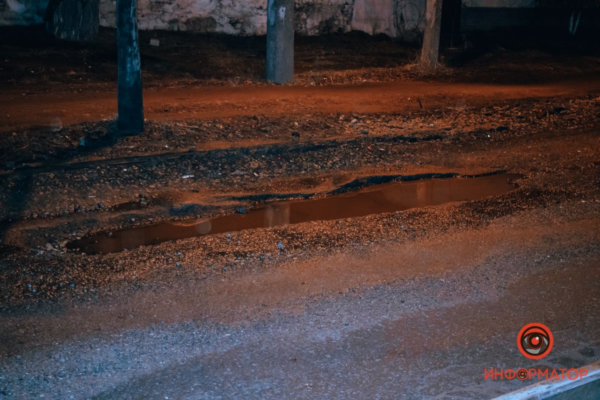 Машину вынесло на трамвайные пути Машину вынесло на трамвайные пути