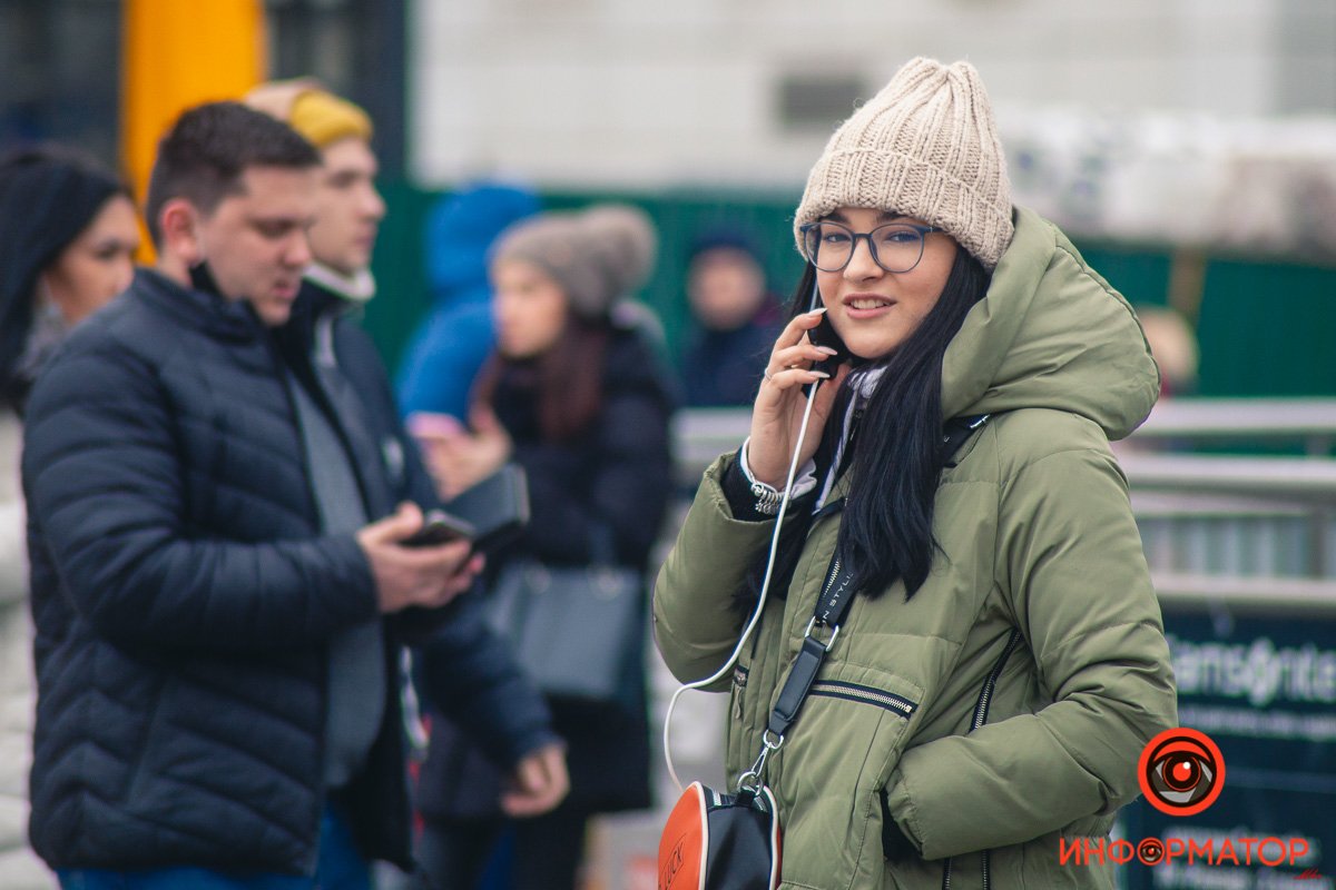 Заметила оператора :) Заметила оператора :)