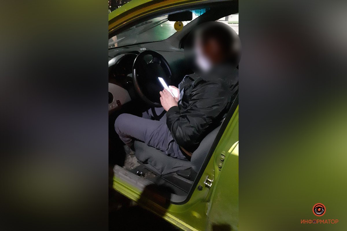 Со слов девушки, ее родителей вез таксист службы Uber  Со слов девушки, ее родителей вез таксист службы Uber