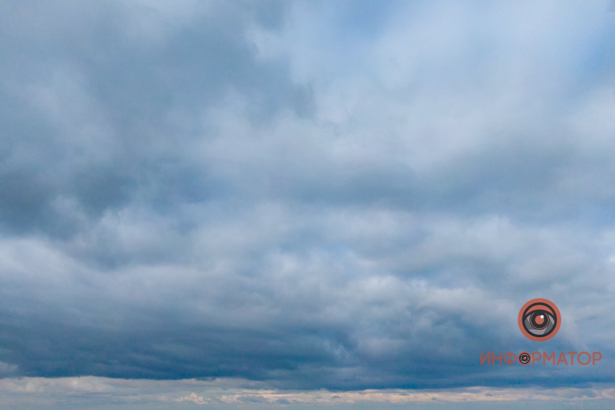 Ты — затерянный мелкий пиксель рекламной вывески, кадр кино...