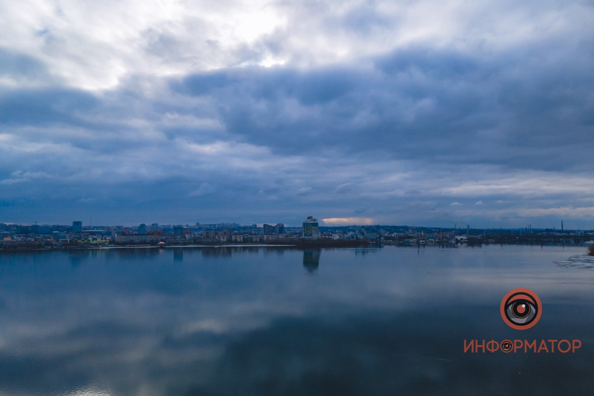 Никто не должен прописывать эту чёртову мысль у тебя в мозгу...