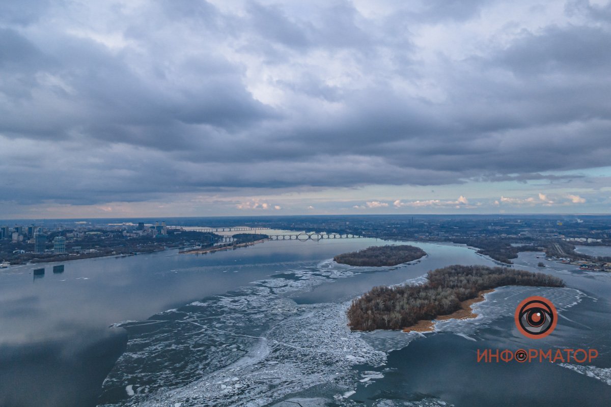 ...друзья не будут вечно с тобой, близкие, знаешь, как мухи, мрут.