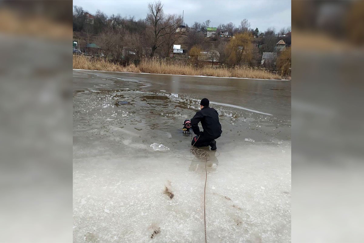 На речке Мокрая Сура в селе Каменка под лед провалился мужчина