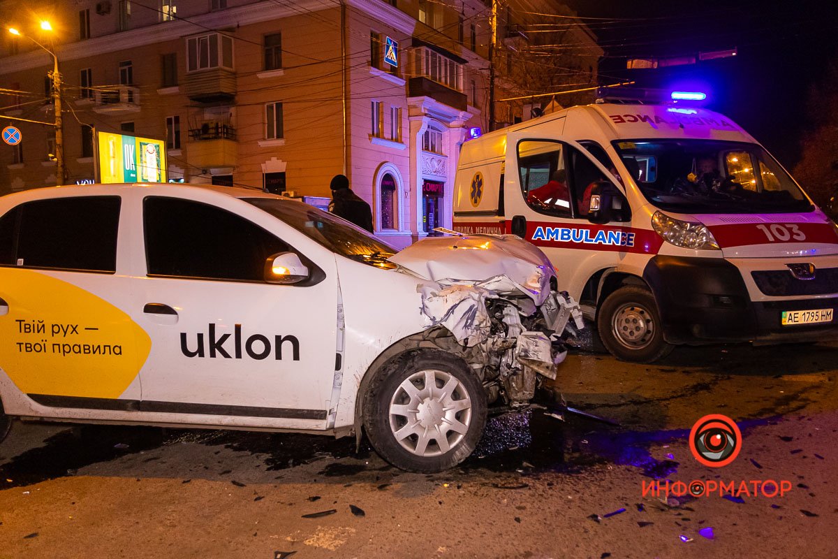 Заблокированы 2 полосы Яворницкого в сторону Героев Майдана Заблокированы 2 полосы Яворницкого в сторону Героев Майдана