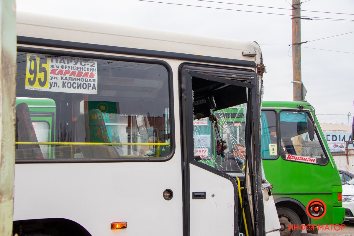В салоне автобуса были пассажиры, но никто не пострадал В салоне автобуса были пассажиры, но никто не пострадал