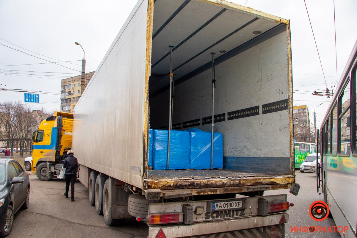 Фура поворачивала с Калиновой на Янтарную Фура поворачивала с Калиновой на Янтарную