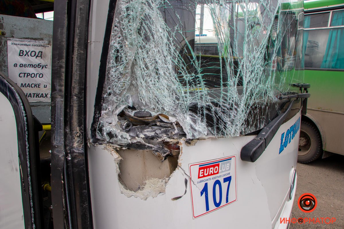 Повреждения автобуса Повреждения автобуса