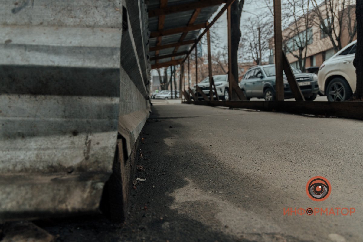 Приходится быть осторожным, потому как опасность буквально повсюду