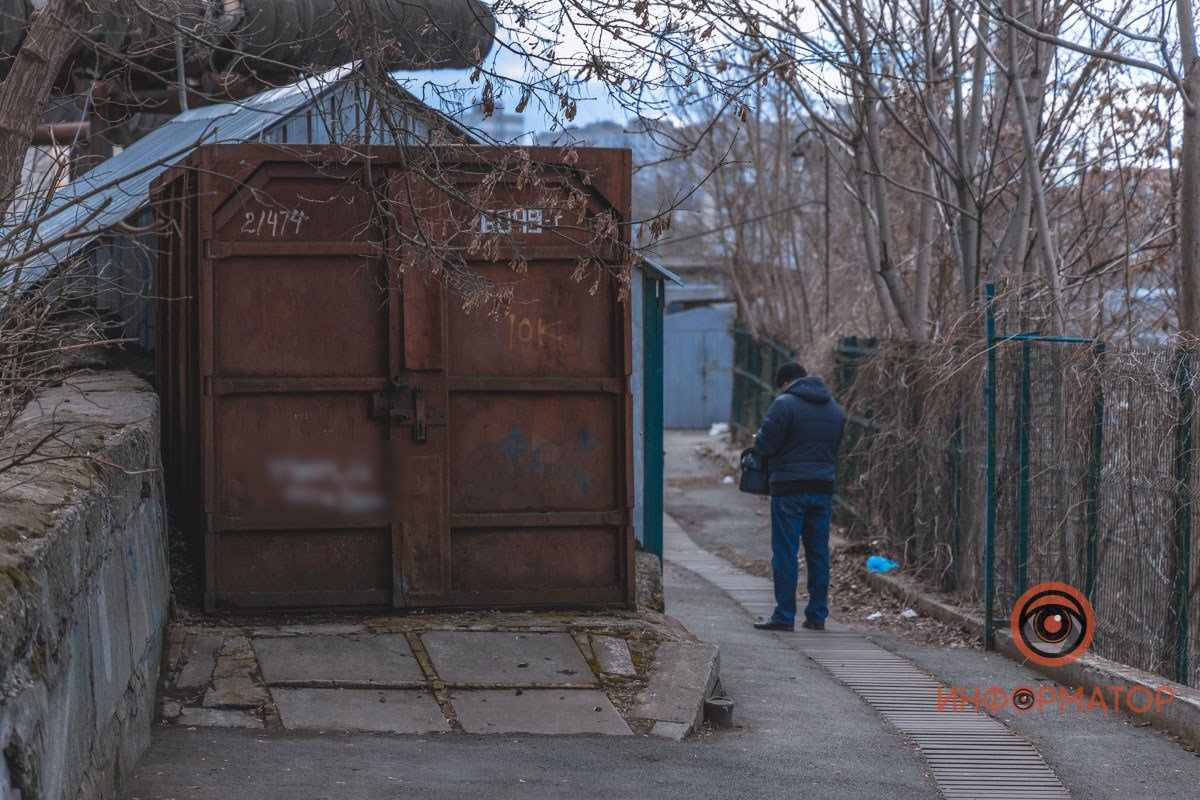 Стал задыхаться и упал замертво: в Днепре на Поля умер мужчина 2