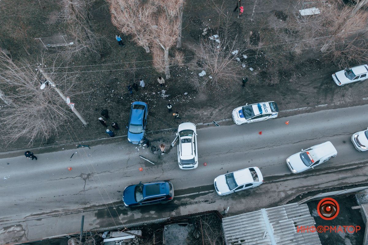 В Днепре на Каруны столкнулись Chevrolet и Lexus: движение парализовано 1
