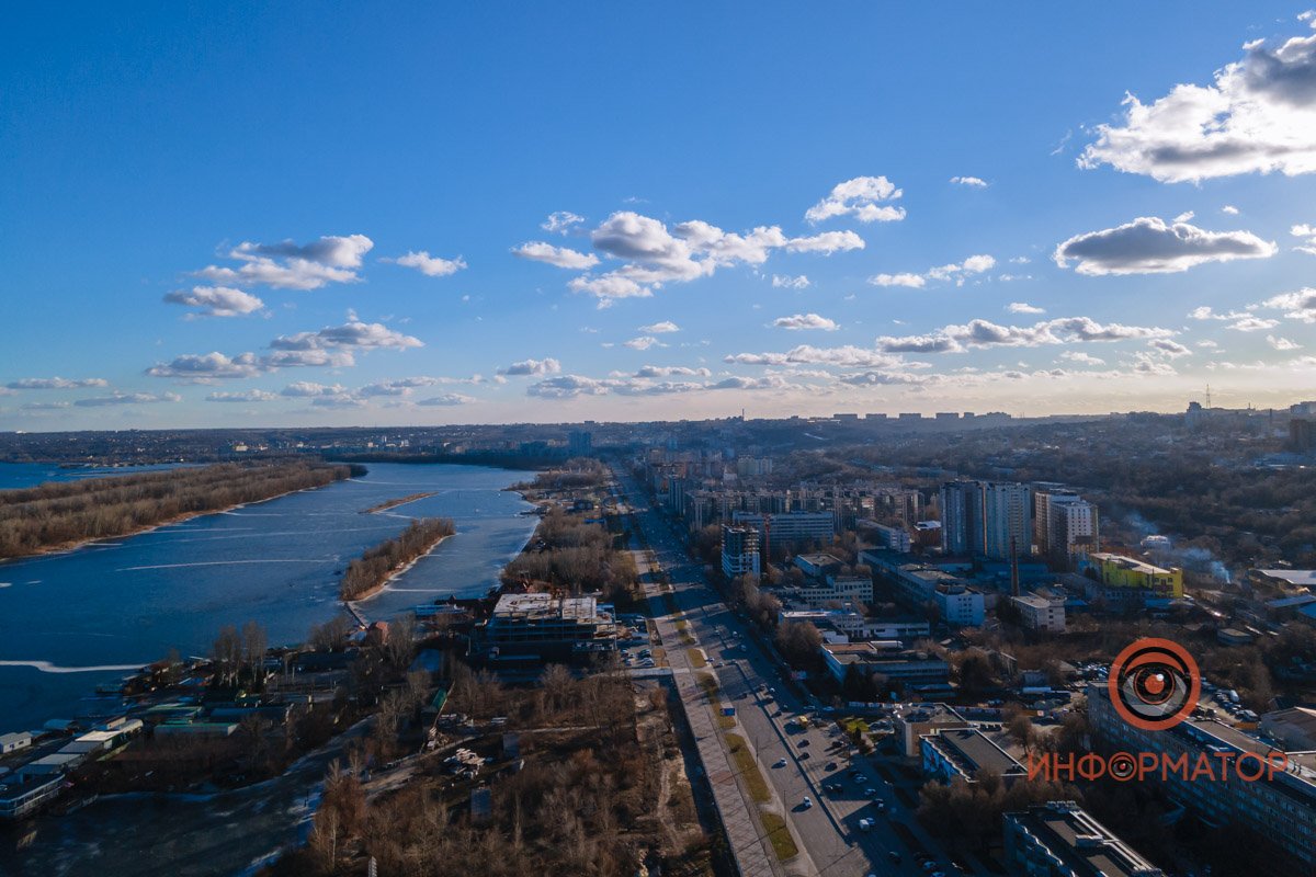 Она начиналась у самого моря, У края соленой густой воды.