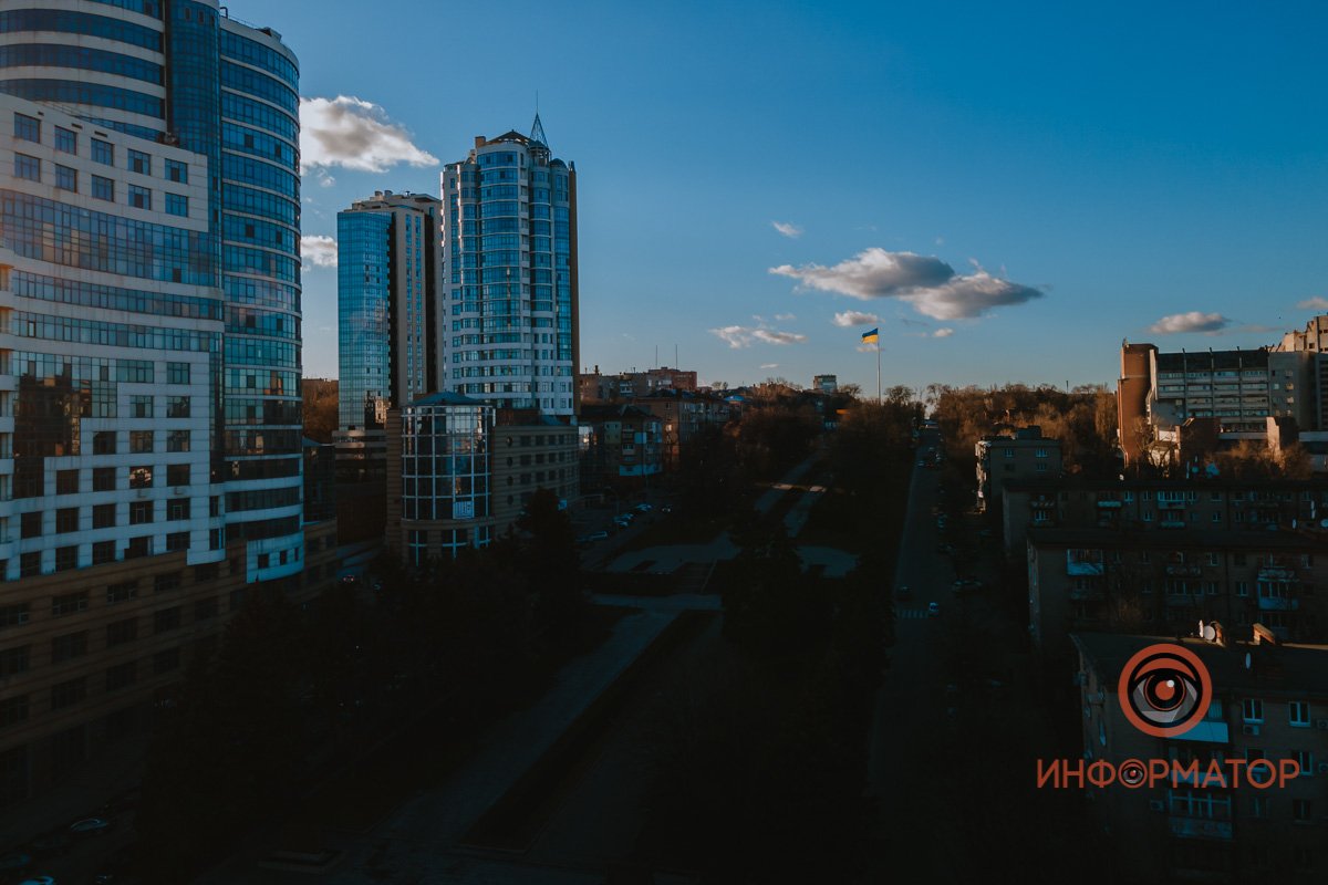 По-своему верующую глубоко В силу солнца и в силу людей.