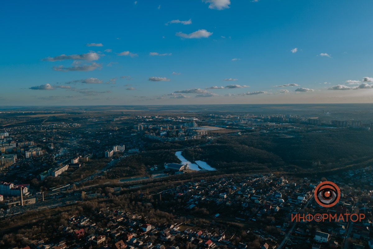 (Где снова — весна, что меня встречала, А я не могу ее не встречать),