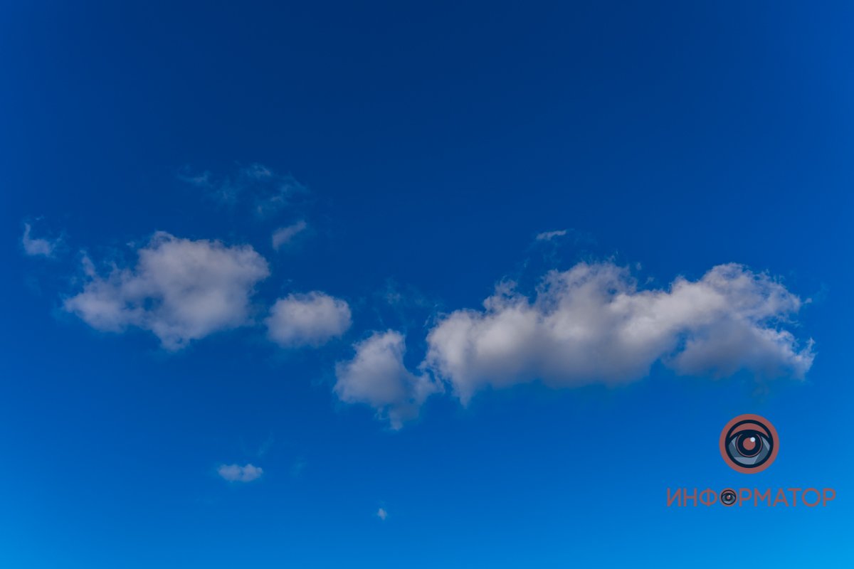 Что видеть нелюбящие не хотят. Но я пройти не посмею мимо,-