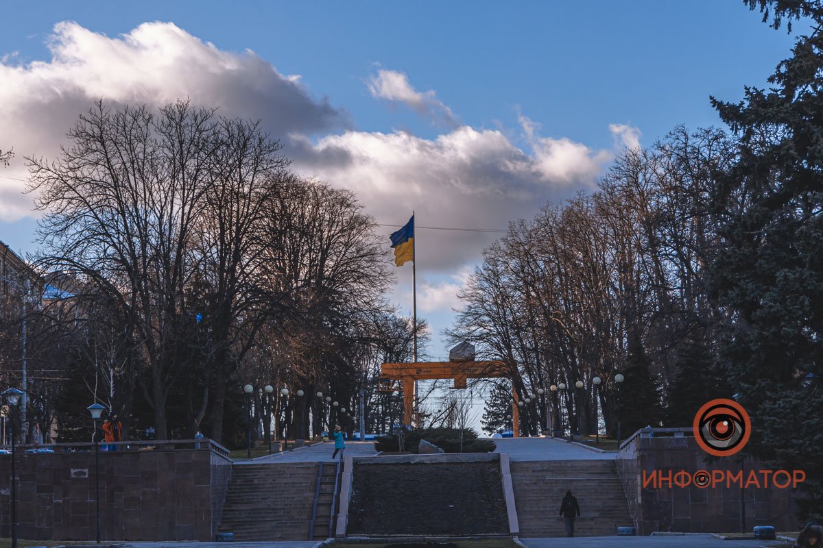 Движенью листа, что слегка дрожит… Нам кажется морем широкая лужица,