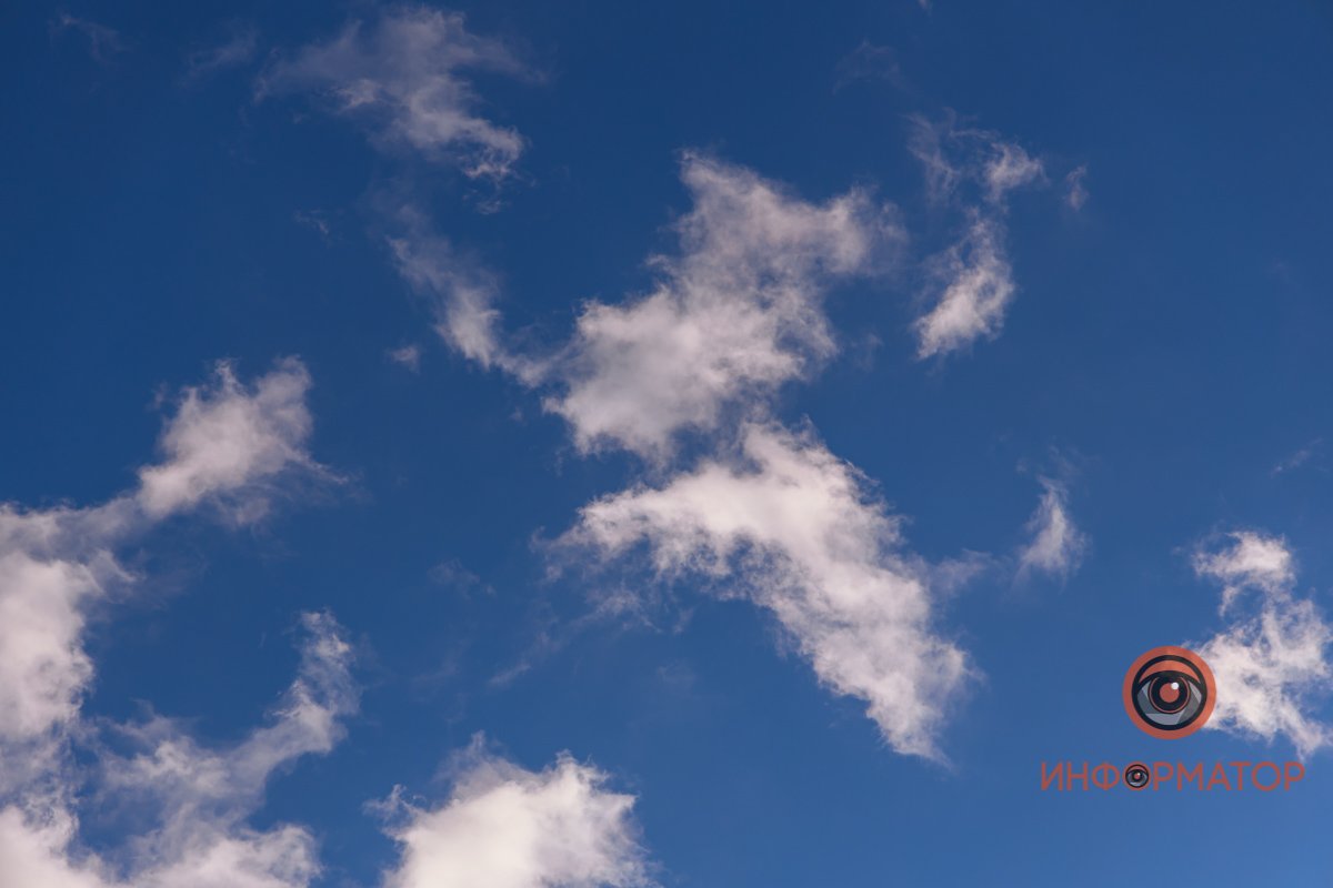 Кто полночью этой кого встречает —