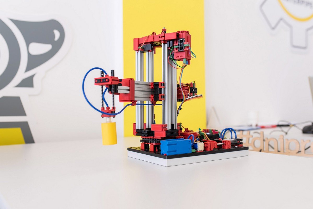 При поддержке ИНТЕРПАЙП стартовали занятия юных мехатроников Днепра и области 6