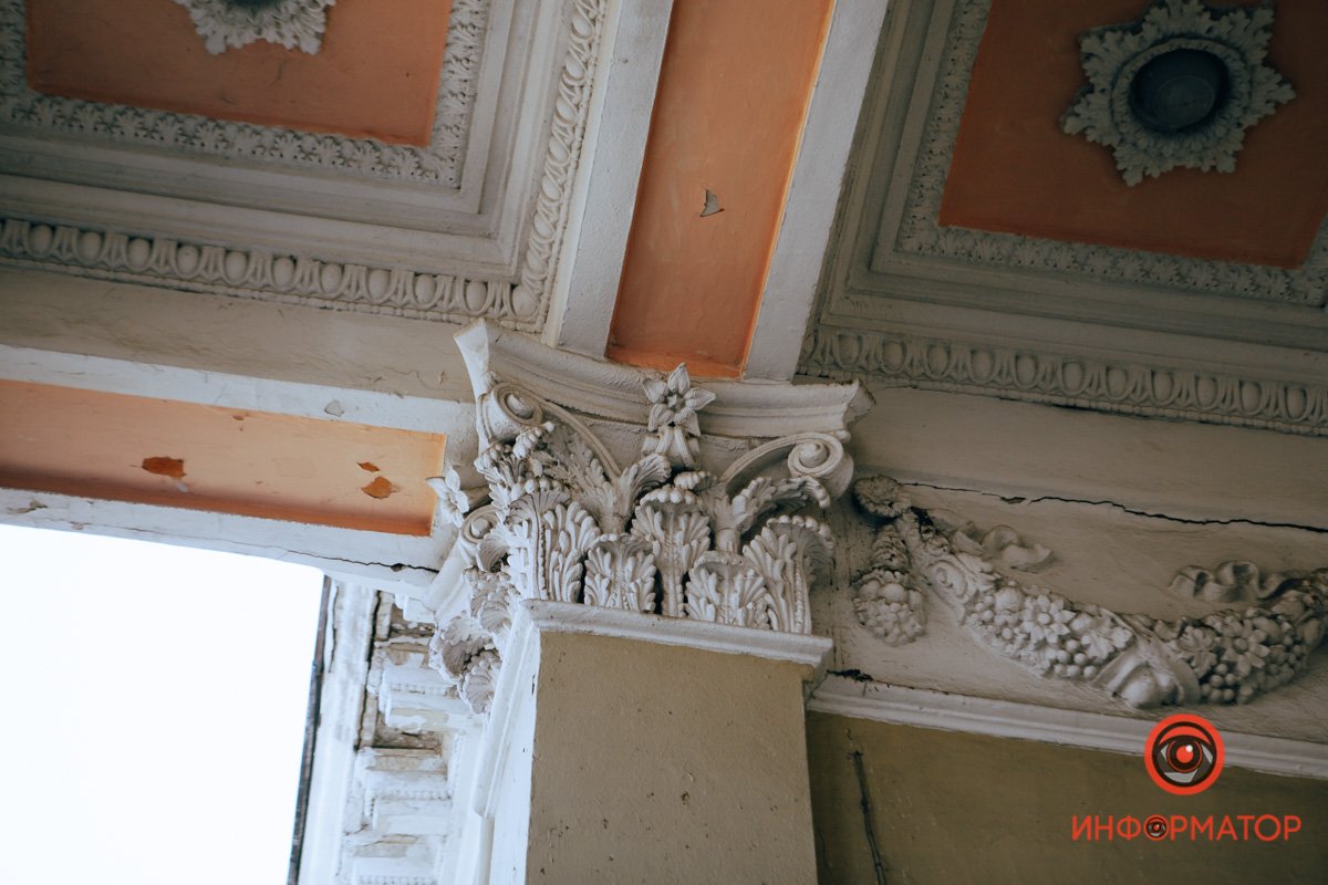 Поэтому прямо сейчас мы можем наблюдать, как бюрократия убивает историю и архитектуру