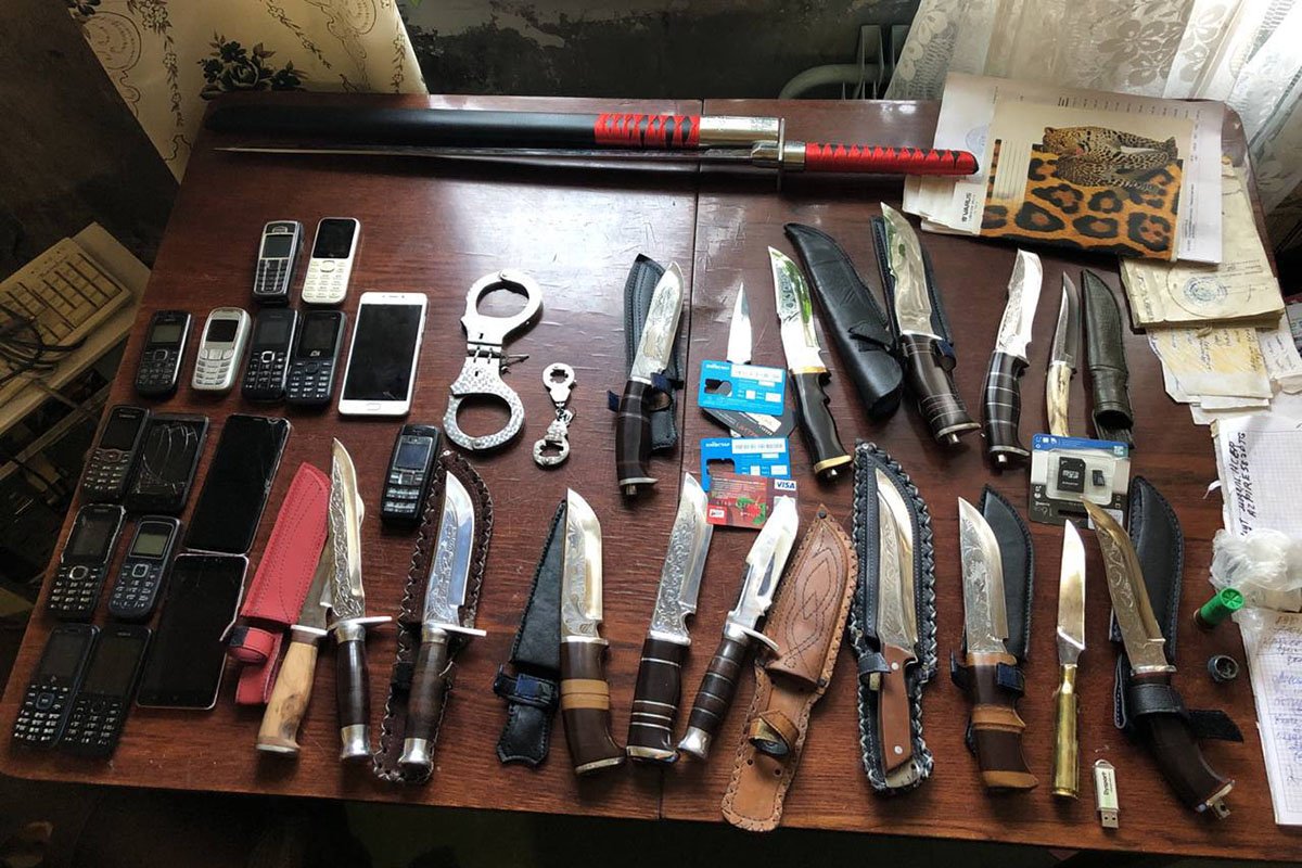 Также криминальный авторитет организовал в колонию поставку наркотиков