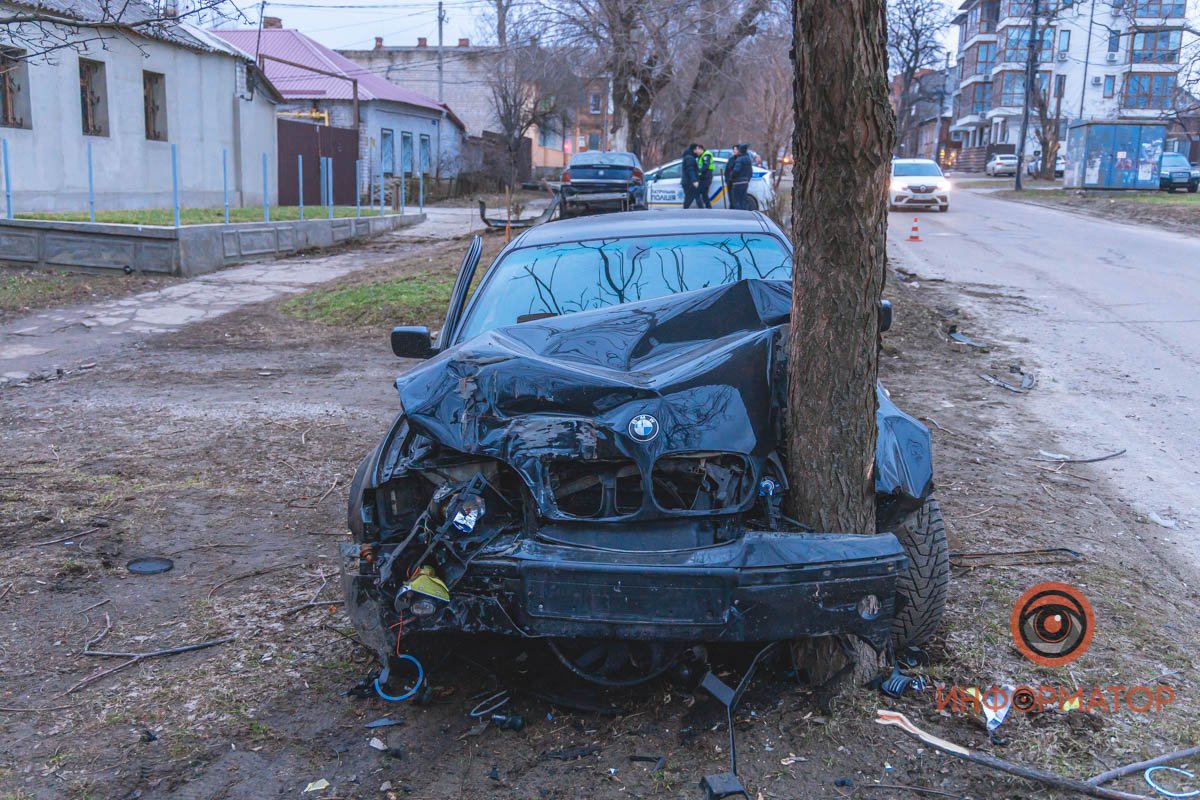 Девушка, столкновения с автомобилем которой пытался избежать водитель BMW, осталась на месте Девушка, столкновения с автомобилем которой пытался избежать водитель BMW, осталась на месте